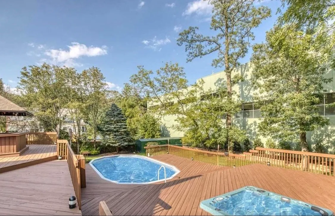 4 bed, 4200 sqft, $8,899 — Photo 2