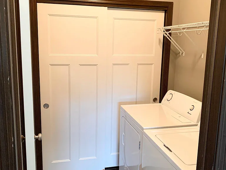 1211 NE Windsor Dr #201 — Photo 7