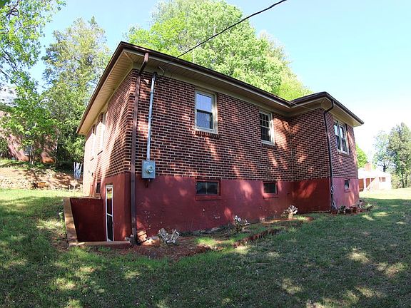 4th image of 318 W Blue Ridge St