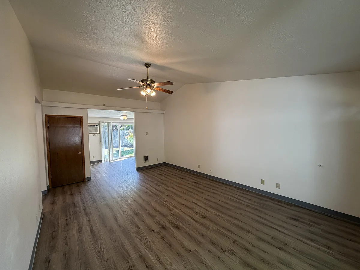 Building Photo - 1052 Colony Pond Dr