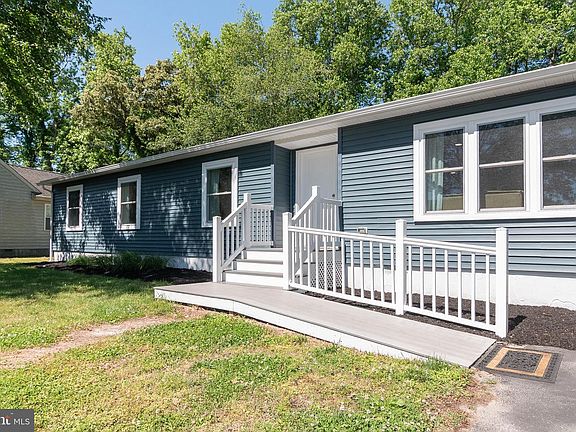 2nd image of 41 Dorothy Cir