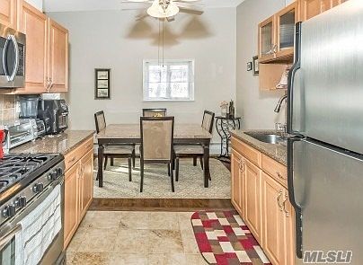 4th image of 125 Hempstead Gardens Dr APT F2b