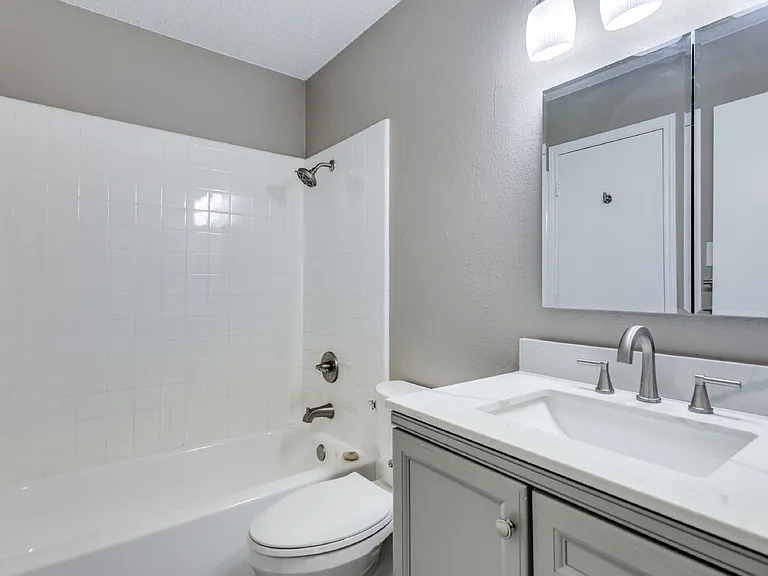 3214 Walton Ave — Photo 9