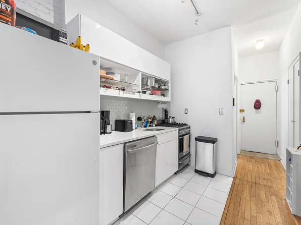 313 East 89th Street image 2 of 12
