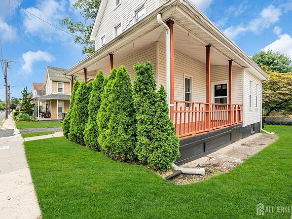 3rd image of 372 Prospect St