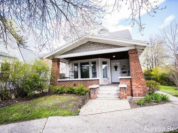 718 Stocking Ave NW, Grand Rapids, MI 49504