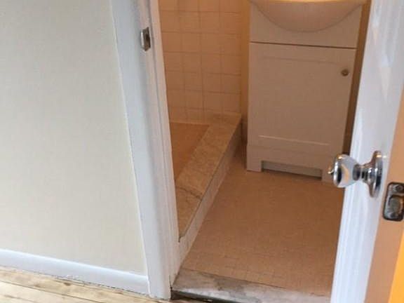 3rd image of 530 W 50th St APT 5B