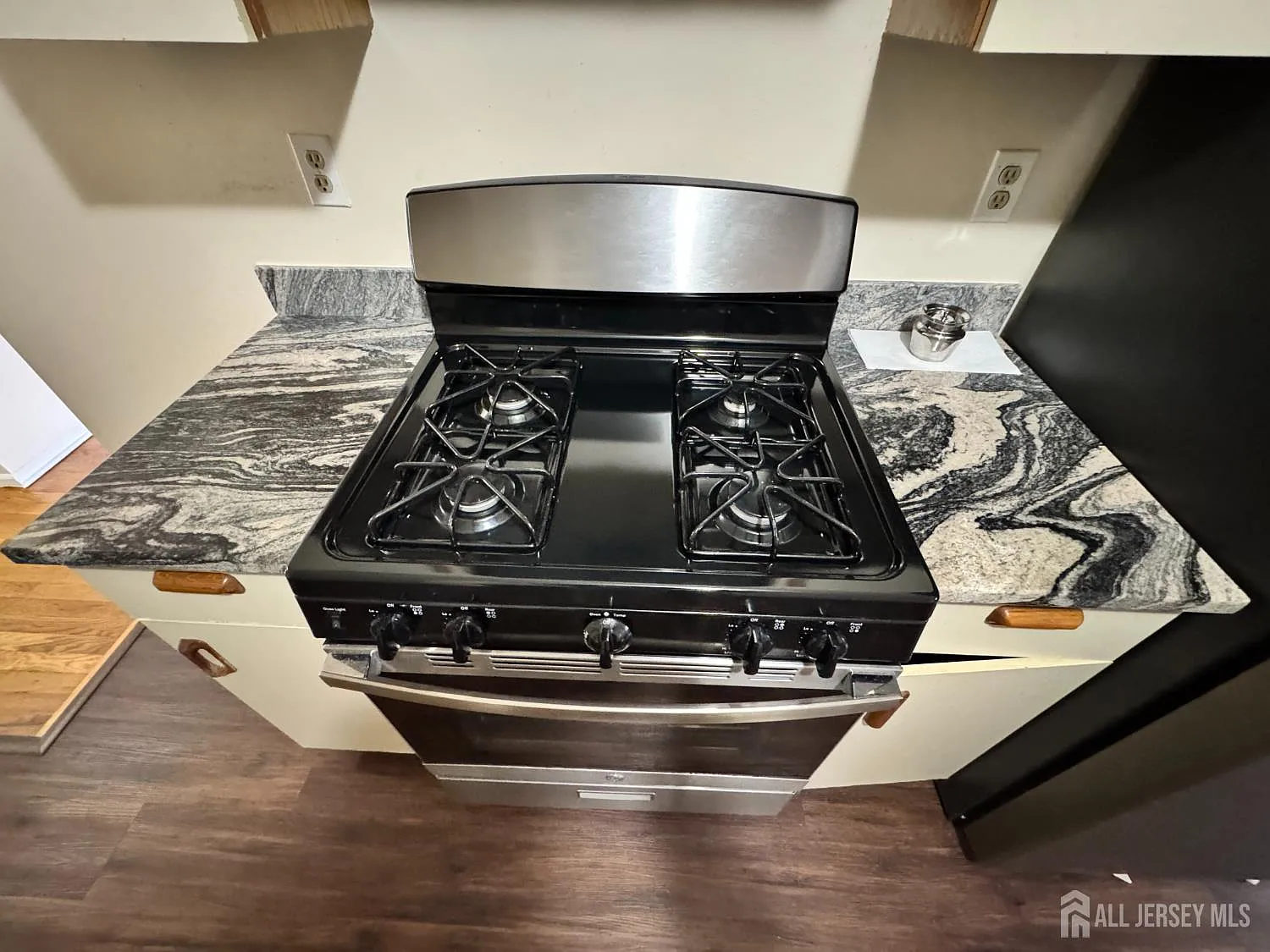 1 bed, 1.0 bath, $2,000 — Photo 4