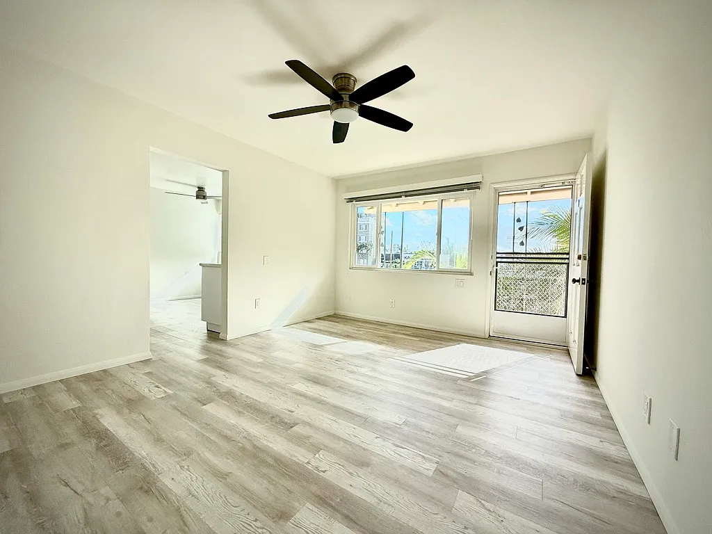 Building Photo - 3913 Centre St #D