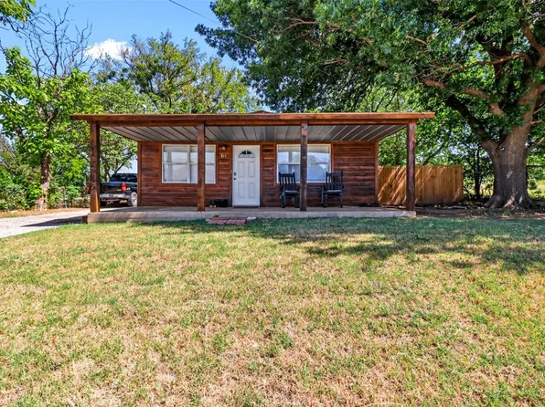 811 Baccus St, Bowie, TX 76230