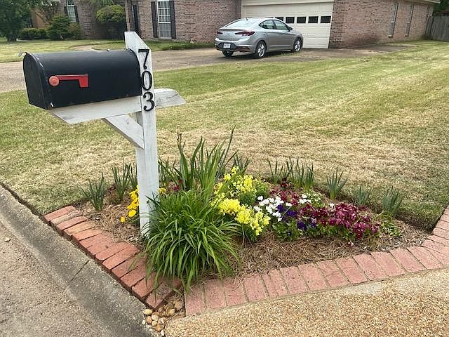 2nd image of 703 Shadowood Ln