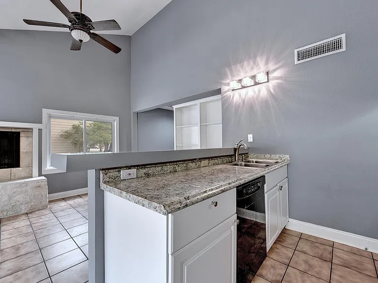 31 Marina Cir — Photo 12