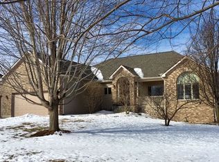 3735 Twin Oaks Dr, Wonder Lake, IL 60097
