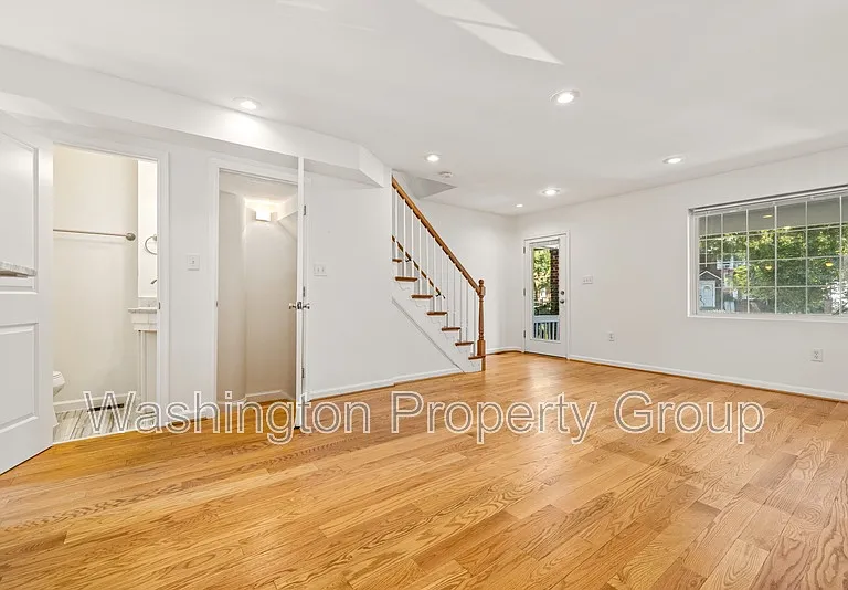 329 18th Pl NE — Photo 8
