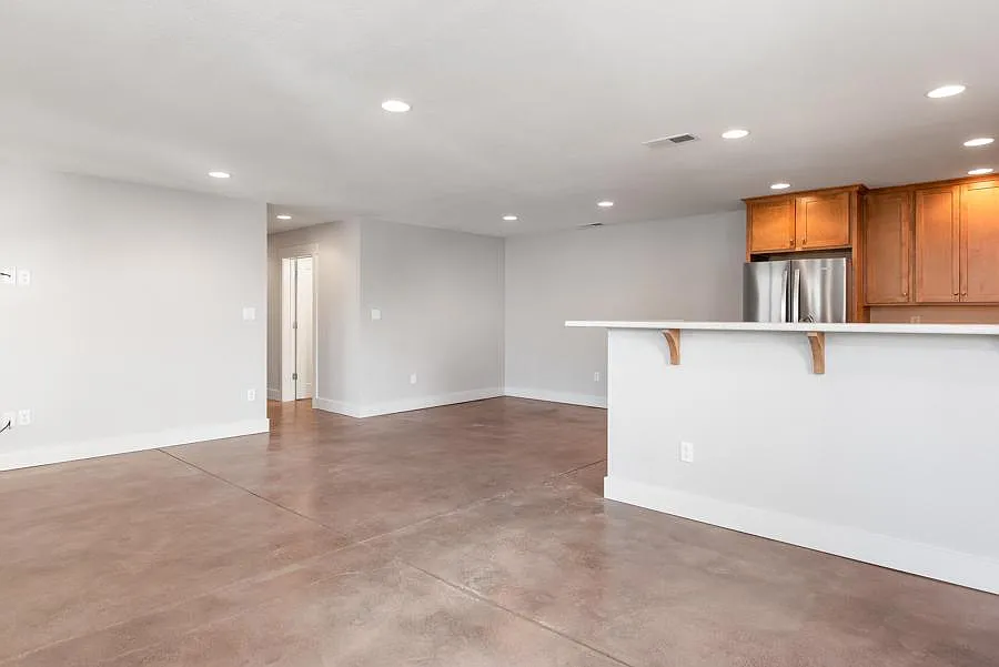 2 bed, 1018 sqft, $1,800 — Photo 3