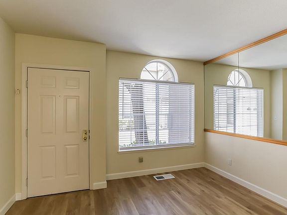 4th image of 810 Woodhams Oaks Pl