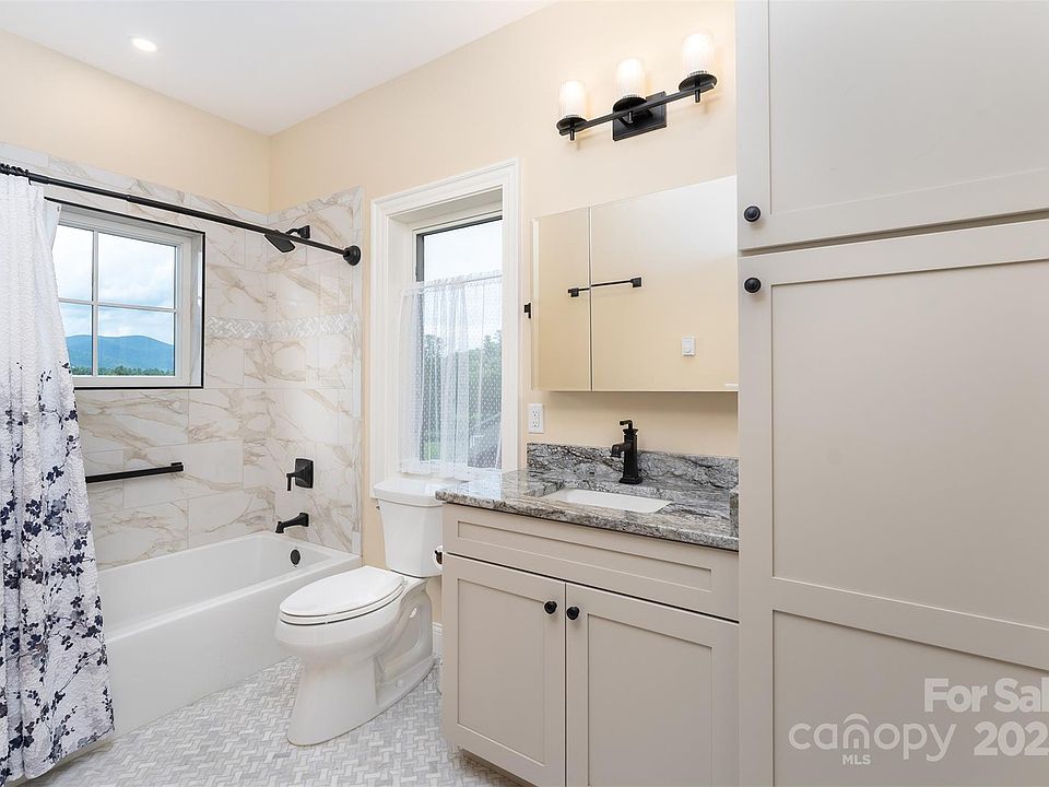 16th image of 326 Golden Valley Dr