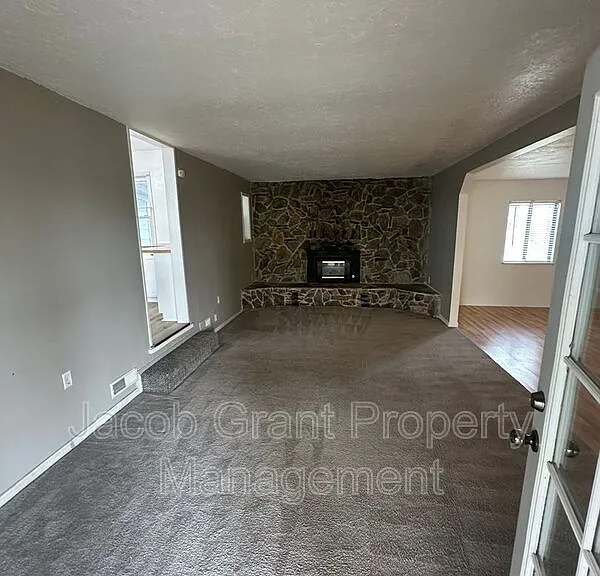 4590 N 15 E — Photo 6