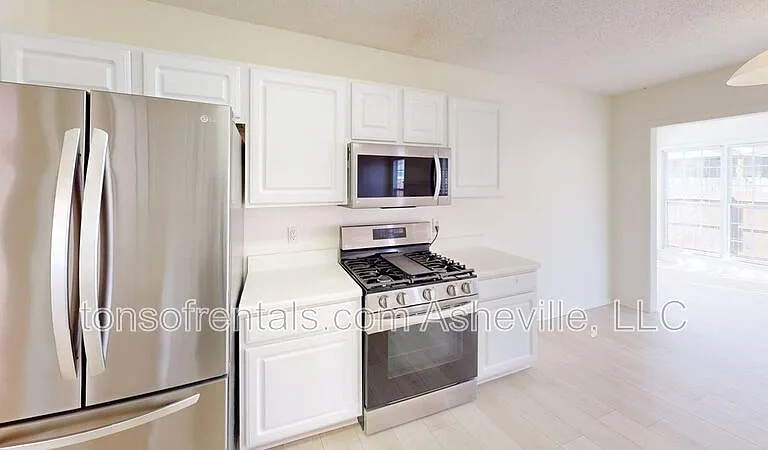 342 Meadow Pathway Dr — Photo 7
