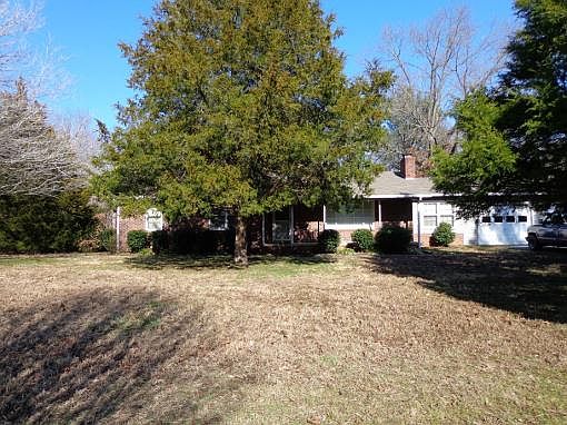 2nd image of 160 Lake Dr