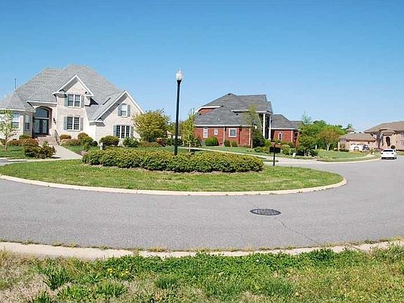 3rd image of 242 Wentworth Ct