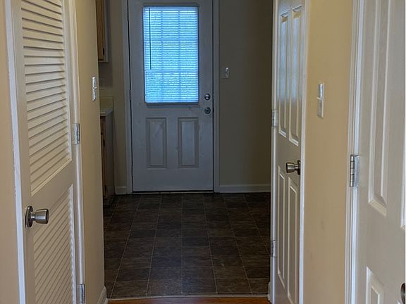 4th image of 574 Lost Cir APT A