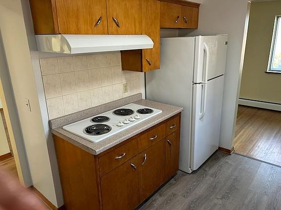 3rd image of 22 Dreyer Ave #2