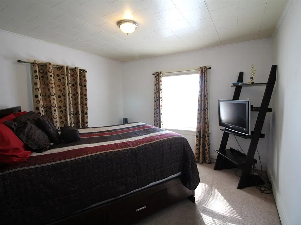 unit 1 bedroom