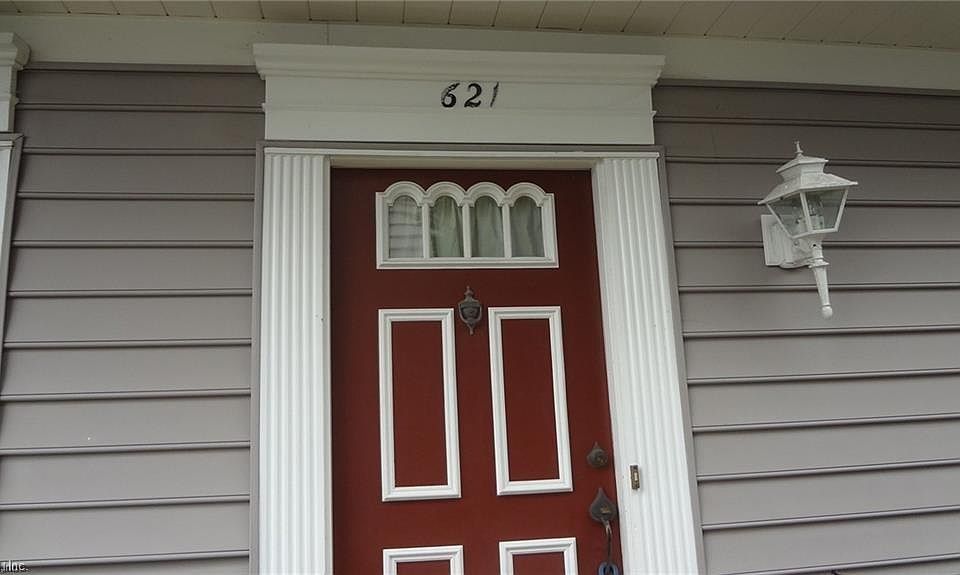 1st image of 621 Pinnacle Dr