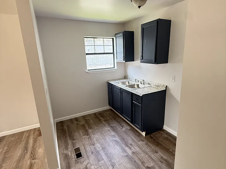 521 N Hawthorne St — Photo 3