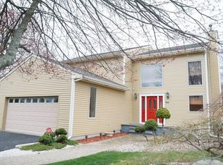 125 Yankee Peddler Dr, Somerset, MA 02726