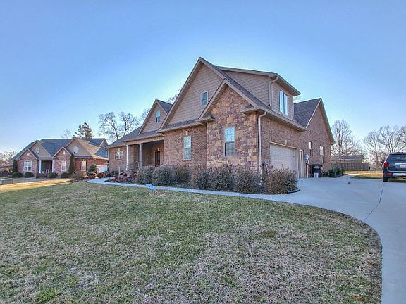 3rd image of 118 Parkway Pl