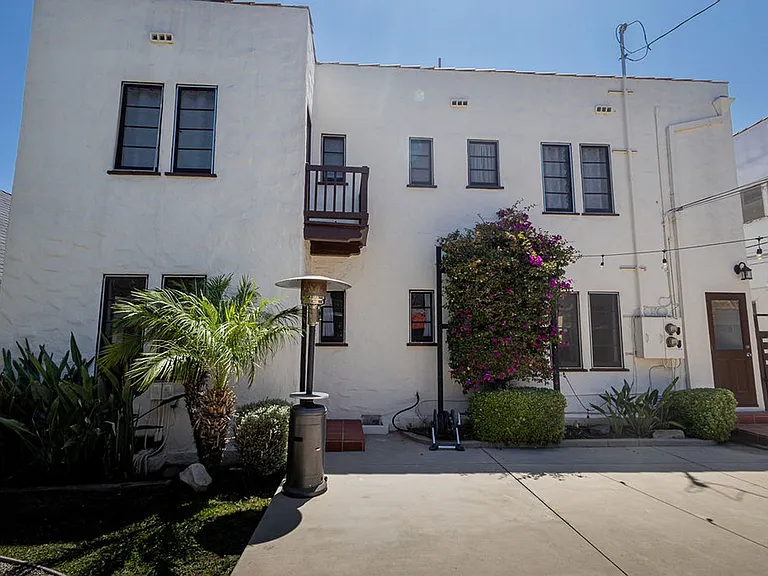 1221 S Sycamore Ave — Photo 48