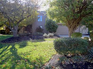 382 Shadywood Dr, Dayton, OH 45415