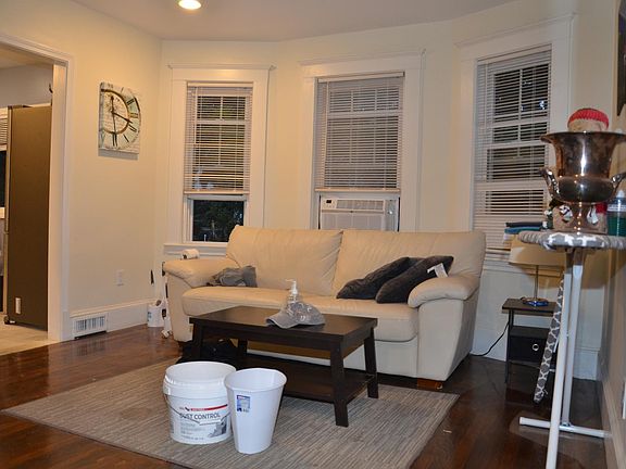 4th image of 165 Davis St #1