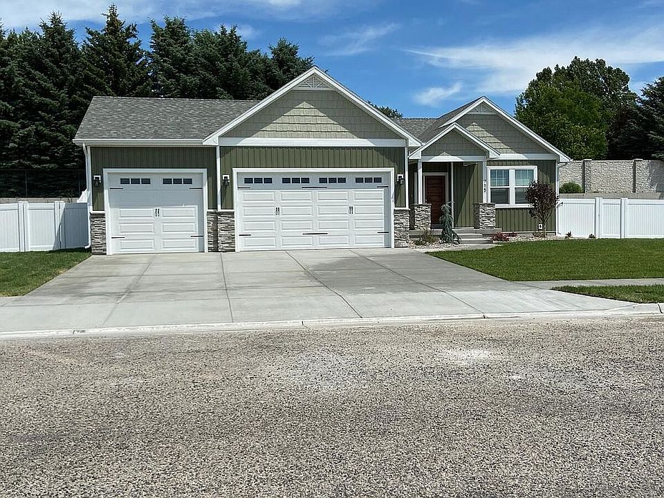 1st image of 715 Boxwood Dr