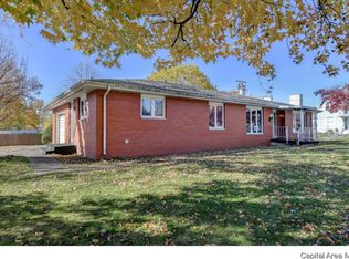 403 6th St, Pawnee, IL 62558