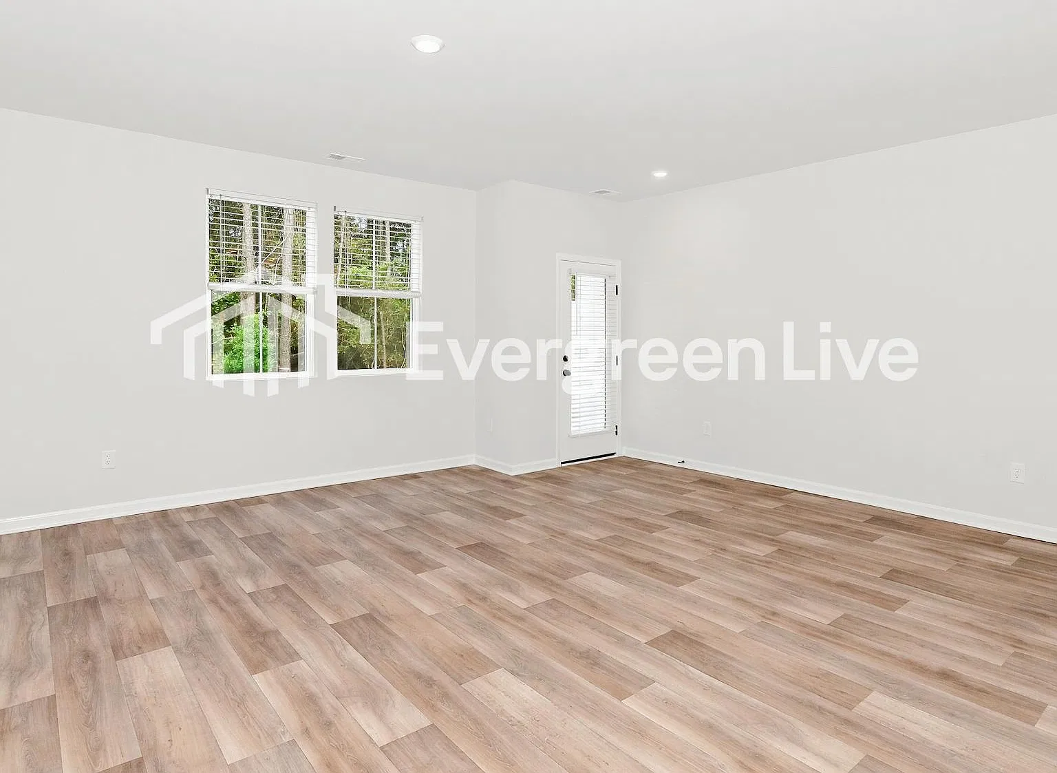 3 bed, 2.5 bath, 1905 sqft, $1,850 — Photo 2