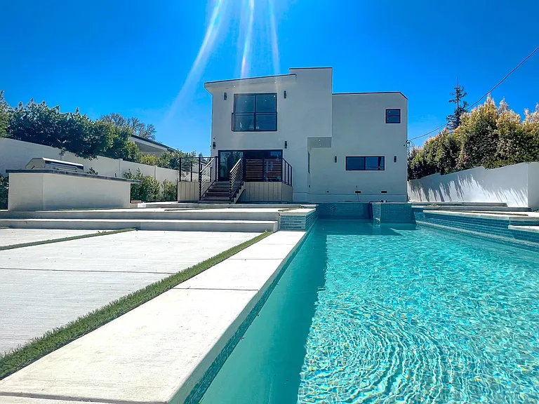 18039 Rosita St — Photo 4