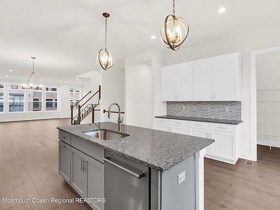 5th image of 5 Blaisdell Ct #9