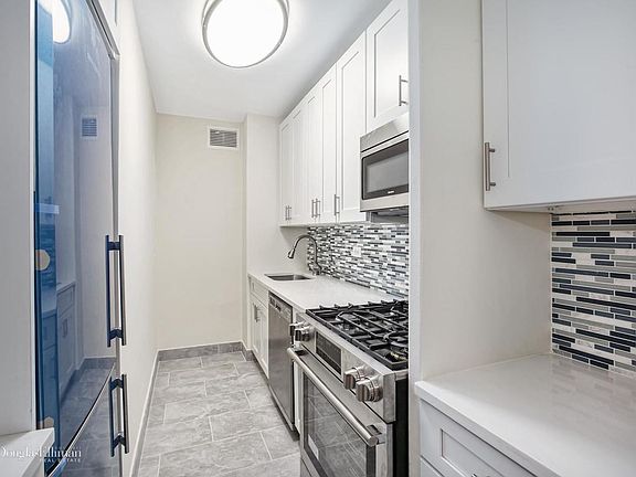 3rd image of 159 W 53rd St APT 23D
