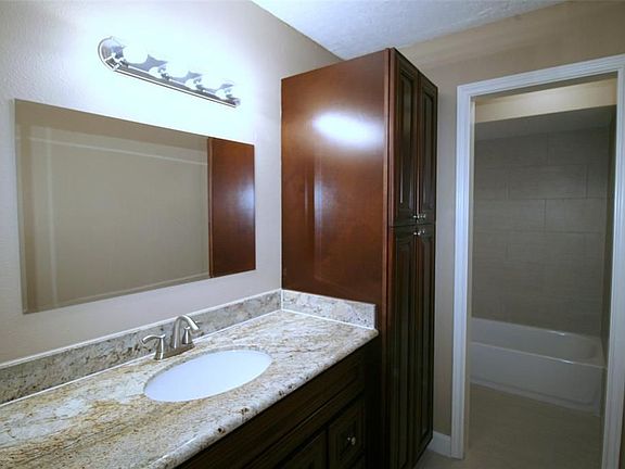 5th image of 4327 Hickory Grove Dr