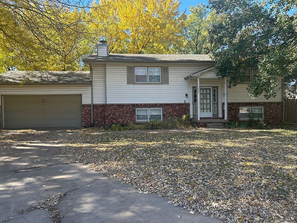 1st image of 1625 N Pin Oak Ct