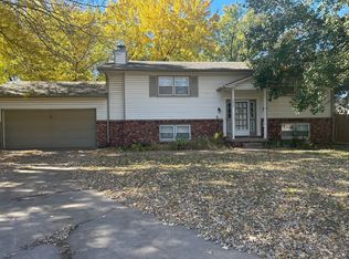 1625 N Pin Oak Ct, Rose Hill, KS 67133