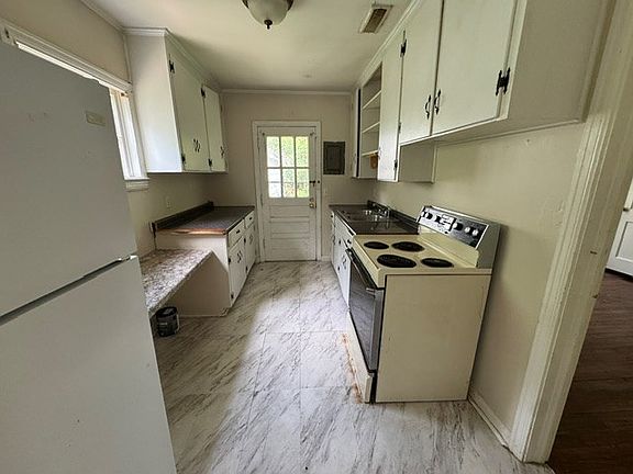 5th image of 804 Chinook St