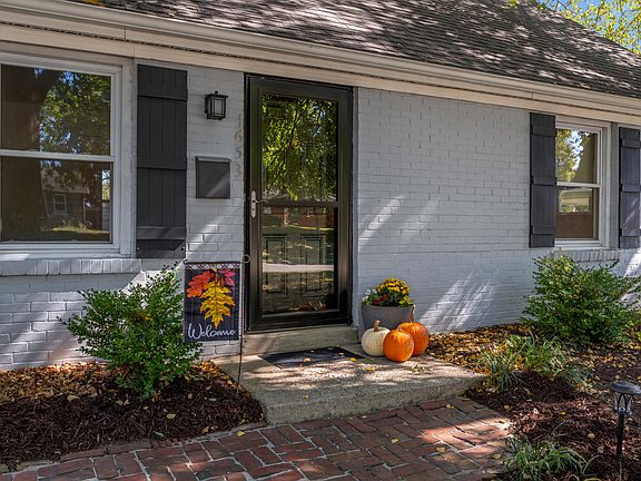 2nd image of 1653 Lindy Ln