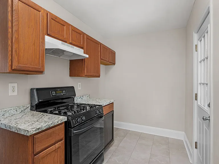 2802 Berwick Ave — Photo 10