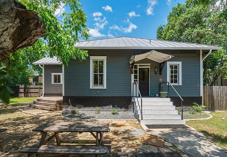 1017 W Hopkins St — Photo 26