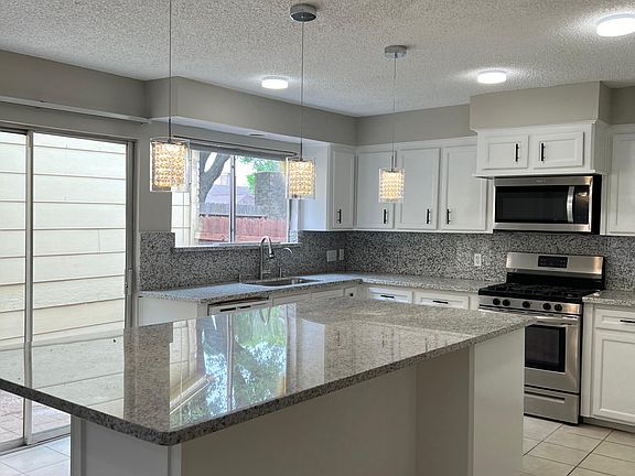 4th image of 11111 Colebrook Dr