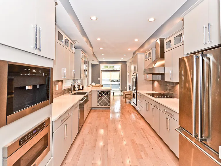 541 Quincy St NW #A — Photo 8